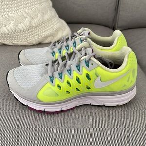 Nike Fit Sole 3 new with box. In perfect condition.